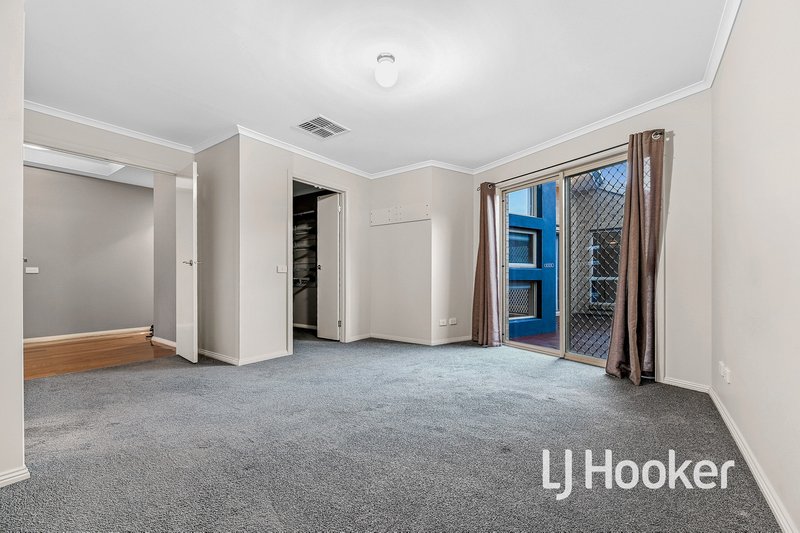 Photo - 52 Shearwater Drive, Pakenham VIC 3810 - Image 13