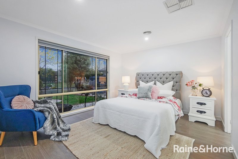 Photo - 52 Sherwood Road, Narre Warren South VIC 3805 - Image 3