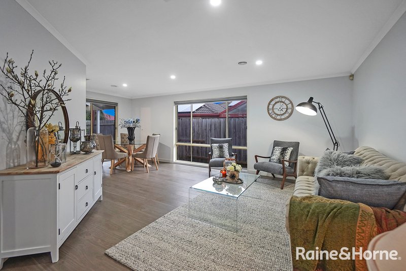 Photo - 52 Sherwood Road, Narre Warren South VIC 3805 - Image 8