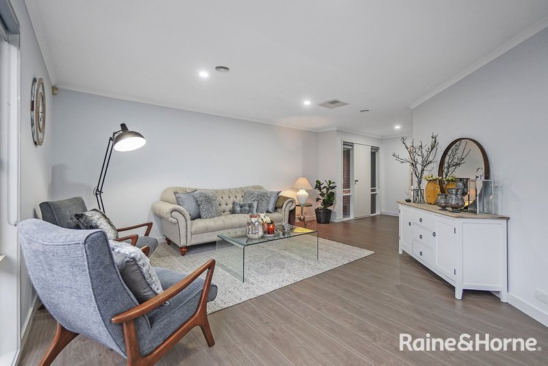 Photo - 52 Sherwood Road, Narre Warren South VIC 3805 - Image 9