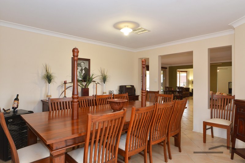 Photo - 52 Springvale Circuit, Cameron Park NSW 2285 - Image 8