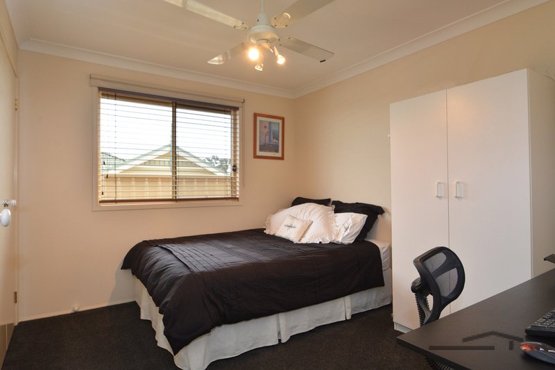 Photo - 52 Springvale Circuit, Cameron Park NSW 2285 - Image 10