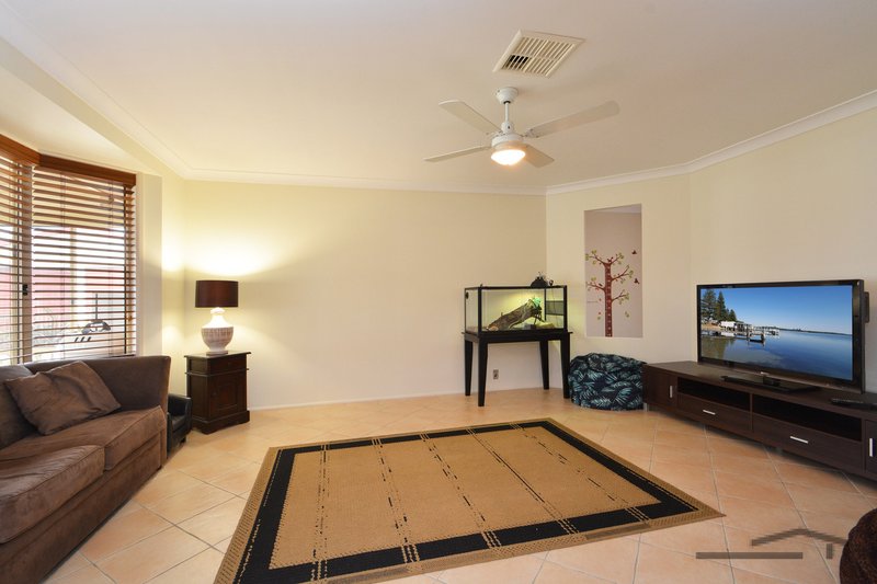 Photo - 52 Springvale Circuit, Cameron Park NSW 2285 - Image 12