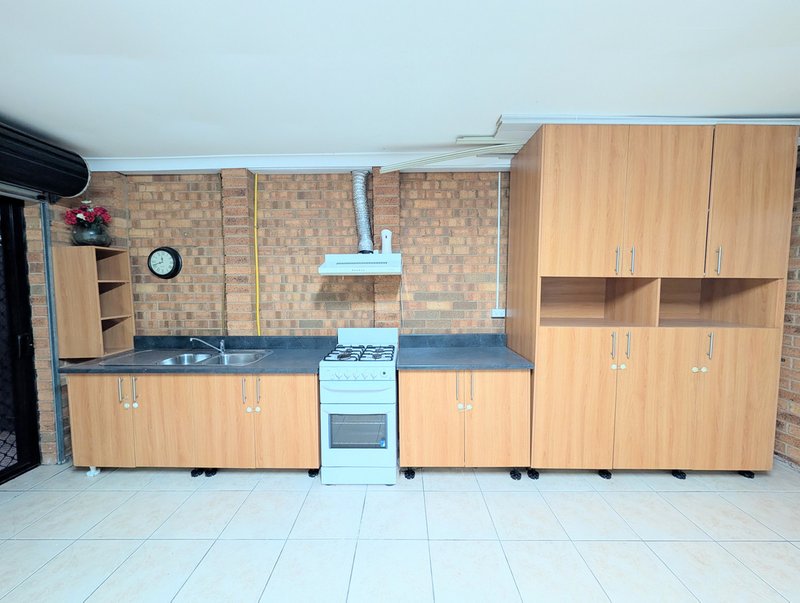 Photo - 52 Statesman Avenue, Roxburgh Park VIC 3064 - Image 5
