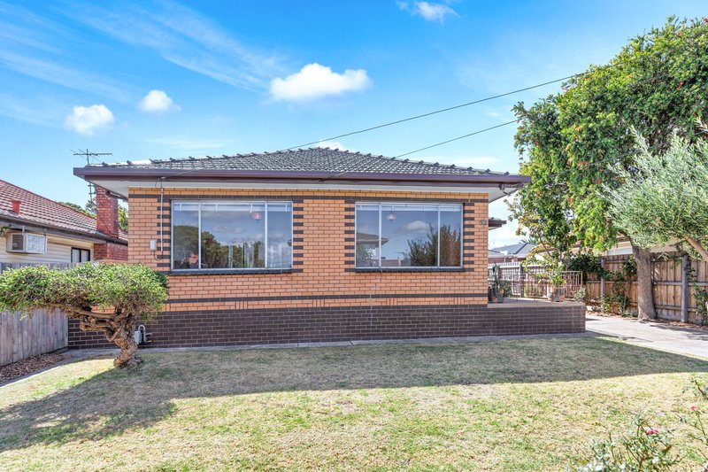 Photo - 52 Station Avenue, St Albans VIC 3021 - Image 2