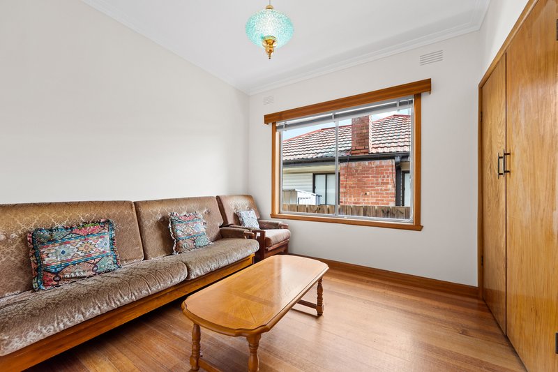 Photo - 52 Station Avenue, St Albans VIC 3021 - Image 11