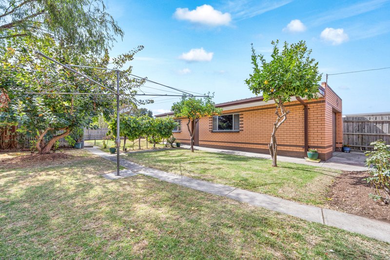 Photo - 52 Station Avenue, St Albans VIC 3021 - Image 13