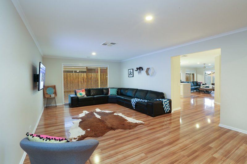 Photo - 52 Streeton Close, Corio VIC 3214 - Image 3