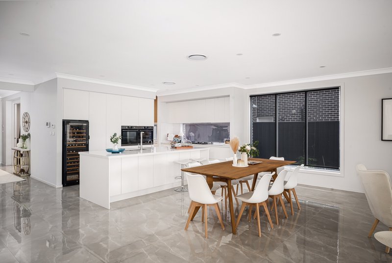 Photo - 52 Tablelands Street, Box Hill NSW 2765 - Image 6