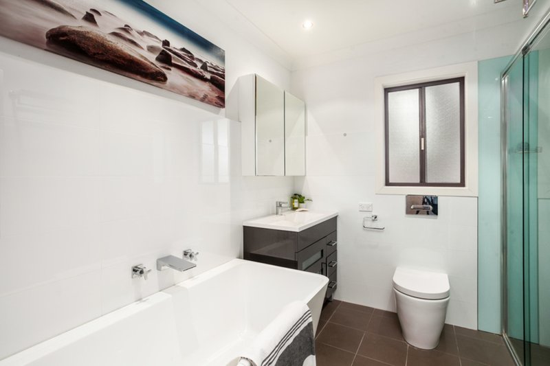 Photo - 52 Taronga Avenue, Mount Saint Thomas NSW 2500 - Image 7