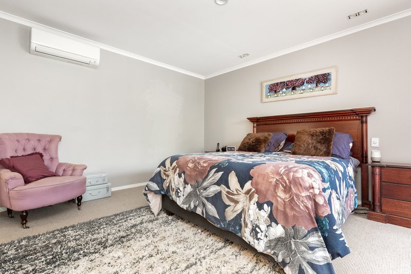 Photo - 52 Telford Drive, Berwick VIC 3806 - Image 14