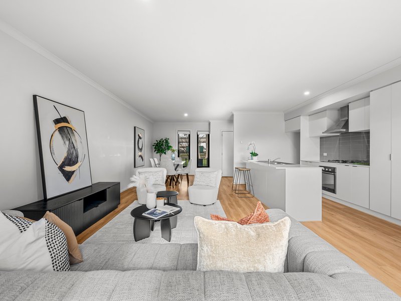 Photo - 52 Titan Lodge Walk, Pakenham VIC 3810 - Image 2