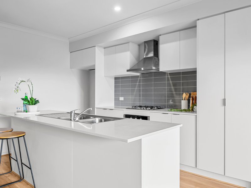 Photo - 52 Titan Lodge Walk, Pakenham VIC 3810 - Image 3