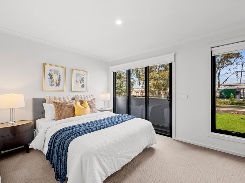 Photo - 52 Titan Lodge Walk, Pakenham VIC 3810 - Image 6