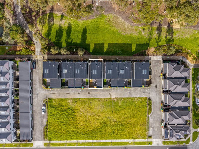 Photo - 52 Titan Lodge Walk, Pakenham VIC 3810 - Image 10