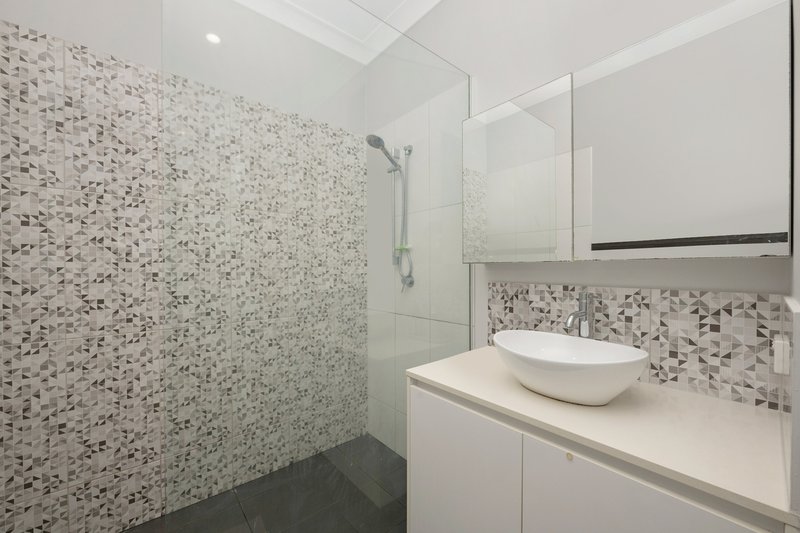 Photo - 52 Twelfth Avenue, Railway Estate QLD 4810 - Image 6