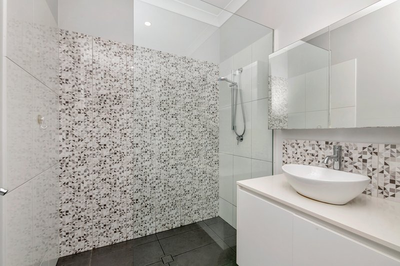 Photo - 52 Twelfth Avenue, Railway Estate QLD 4810 - Image 3