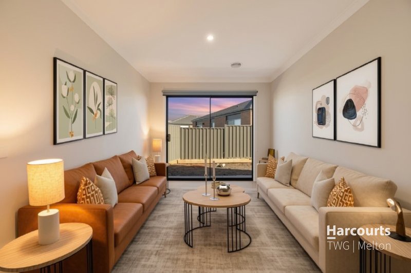 Photo - 52 Uplands Crescent, Melton South VIC 3338 - Image 12