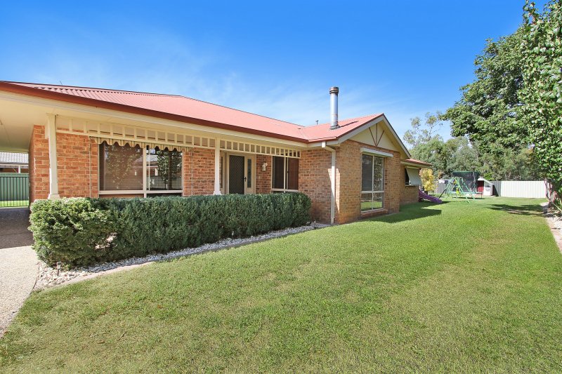 Photo - 52 Victoria Street, Howlong NSW 2643 - Image 1