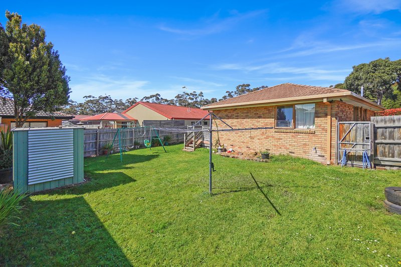 Photo - 52 Wakenshaw Crescent, Pakenham VIC 3810 - Image 4