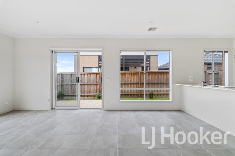 Photo - 52 Waldorf Avenue, Point Cook VIC 3030 - Image 4