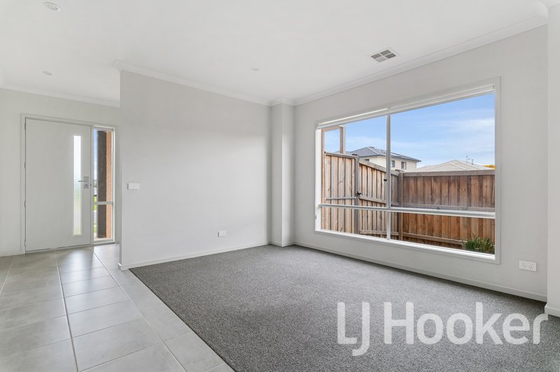 Photo - 52 Waldorf Avenue, Point Cook VIC 3030 - Image 5