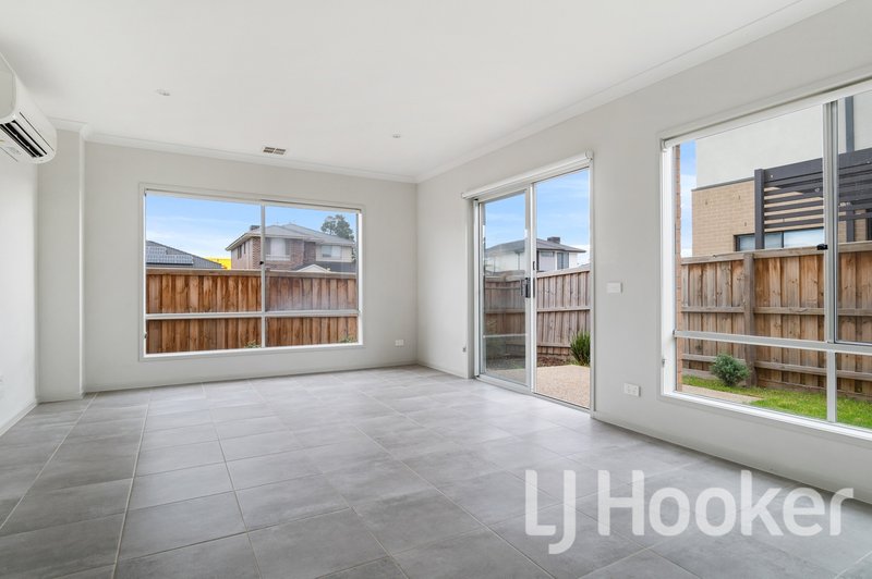 Photo - 52 Waldorf Avenue, Point Cook VIC 3030 - Image 6
