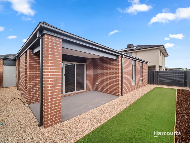 Photo - 52 Walton Street, Melton South VIC 3338 - Image 13