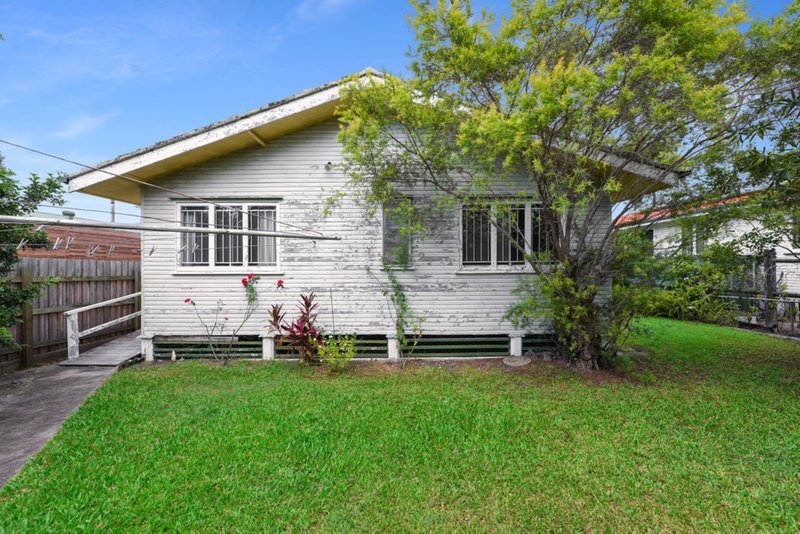 Photo - 52 Watcombe Street, Wavell Heights QLD 4012 - Image 12