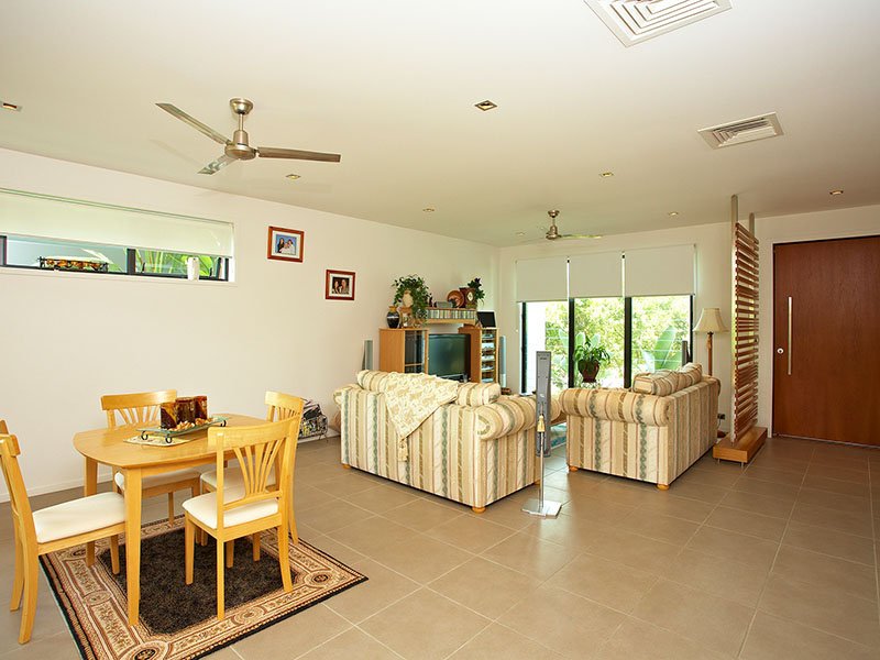 Photo - 52 Waterline Crescent, Bulimba QLD 4171 - Image 2