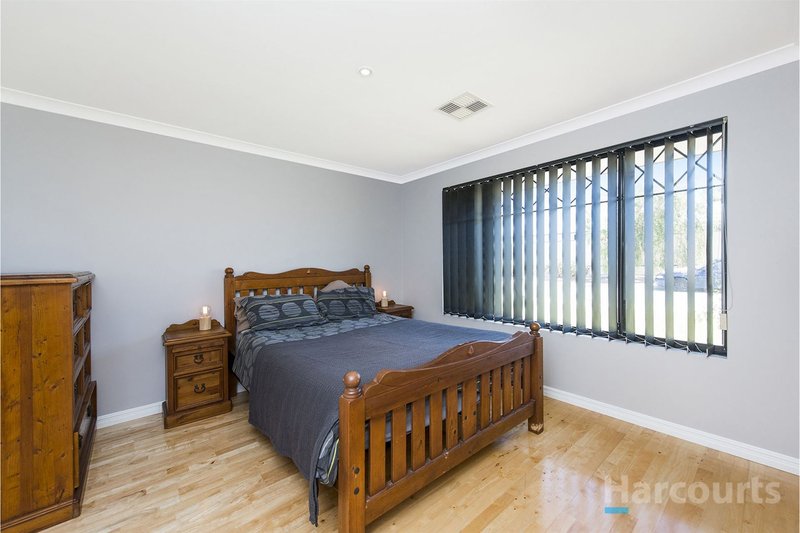 Photo - 52 Wayford Circle, Hocking WA 6065 - Image 4