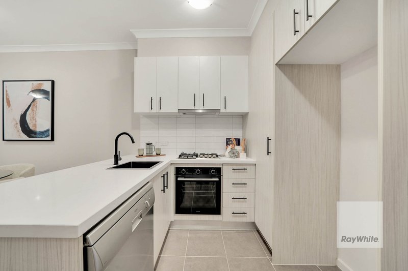 Photo - 5/2 Westbury Parkway, Roxburgh Park VIC 3064 - Image 5