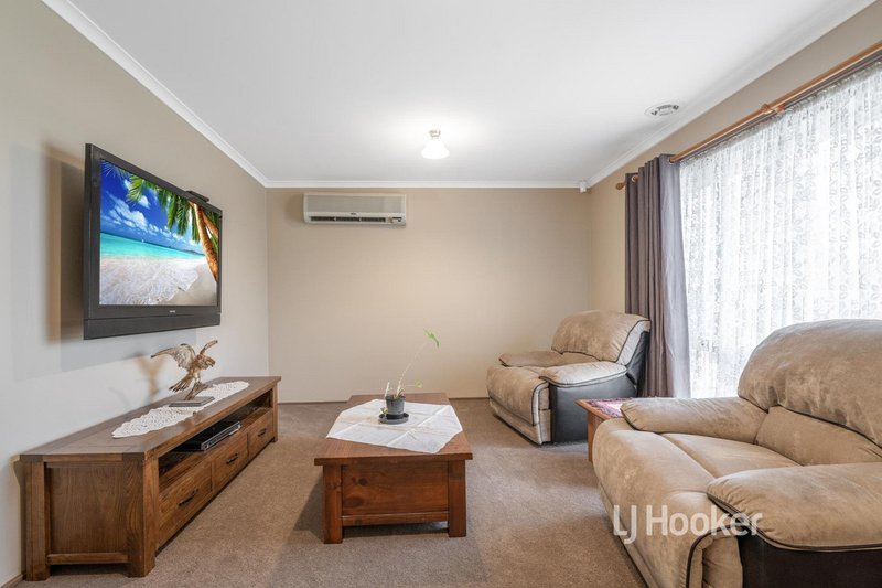 Photo - 52 Westleigh Drive, Werribee VIC 3030 - Image 4