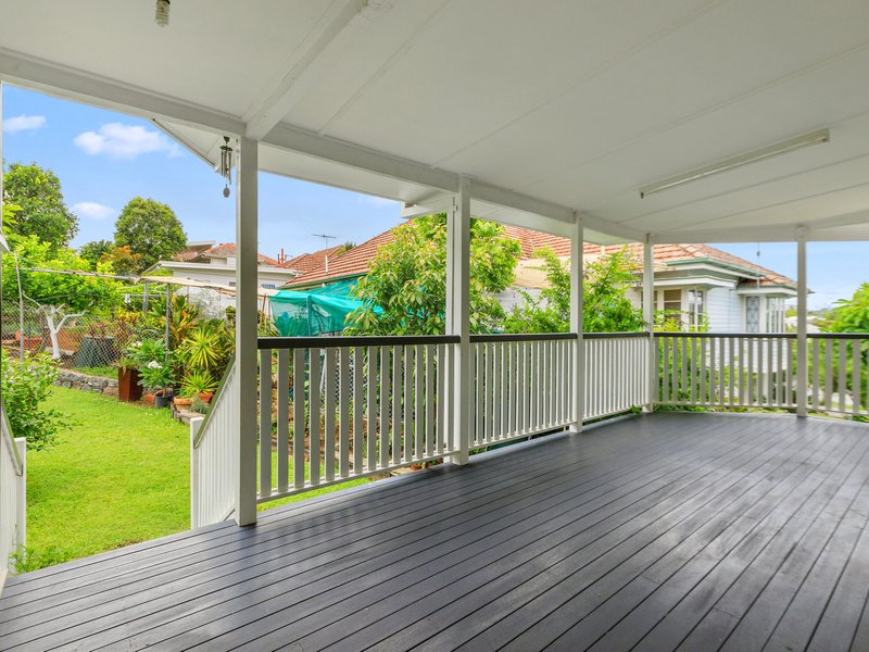 Photo - 52 Wilbur Street, Holland Park QLD 4121 - Image 9