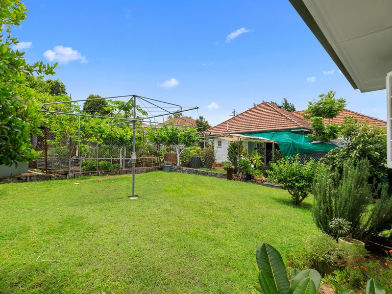 Photo - 52 Wilbur Street, Holland Park QLD 4121 - Image 15