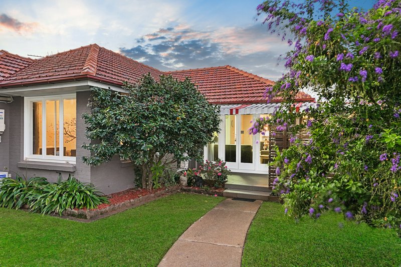 Photo - 52 Windrest Avenue, Aspley QLD 4034 - Image 3