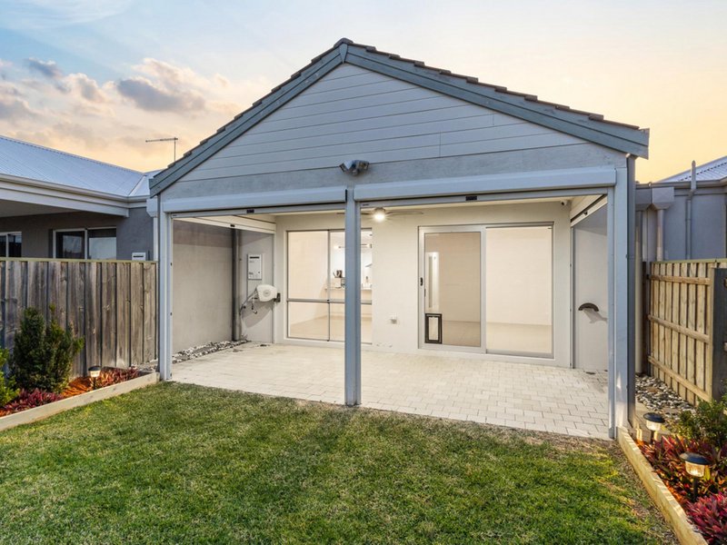 Photo - 5/2 Woodstock Green, Ellenbrook WA 6069 - Image 17