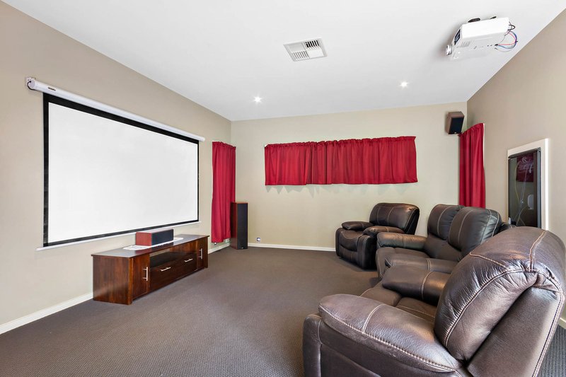 Photo - 52 Zeehan Street, Wavell Heights QLD 4012 - Image 11