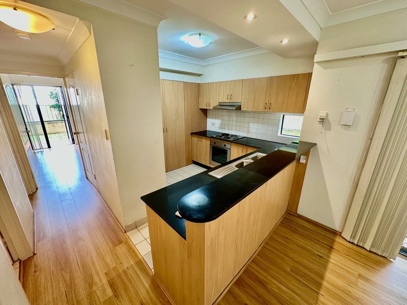 Photo - 5/20-22 Clifton Street, Blacktown NSW 2148 - Image 2