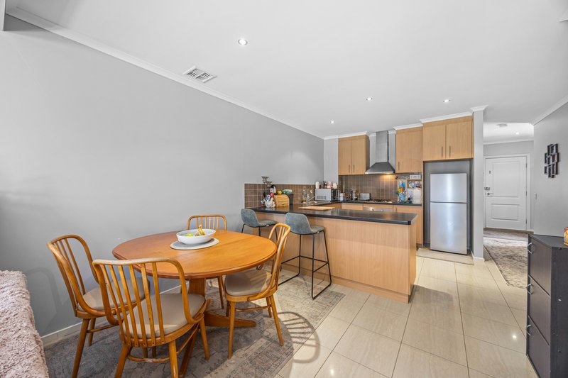 Photo - 5/20 Falcon Drive, Invermay Park VIC 3350 - Image 5