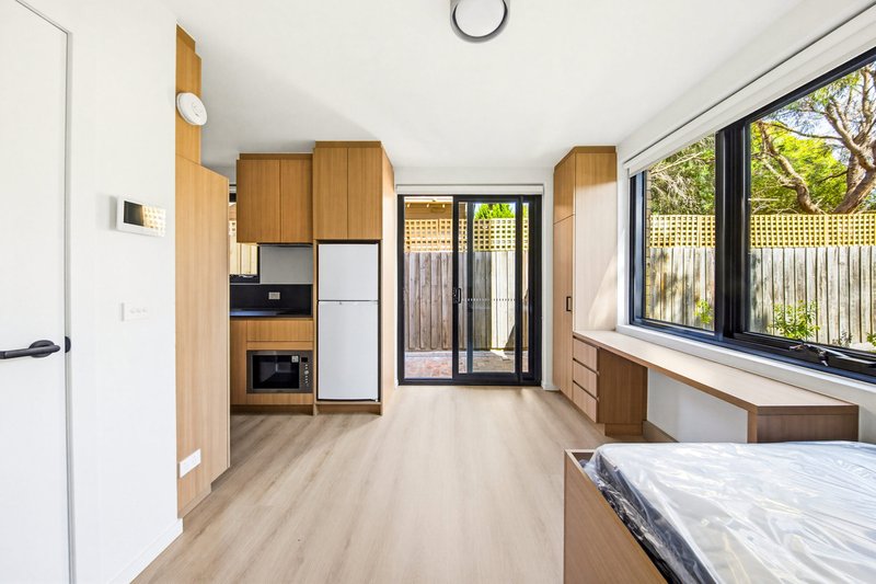 Photo - 5/20 Pine Street, Hawthorn VIC 3122 - Image 2