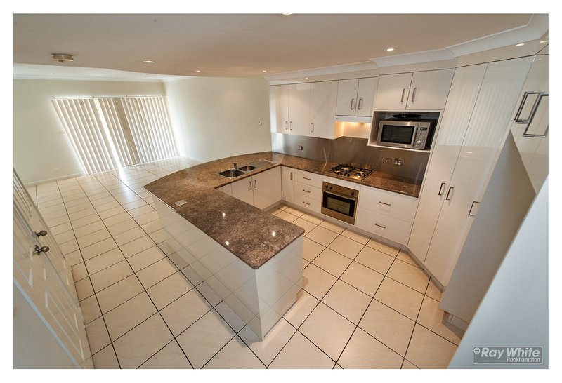 Photo - 5/200 Denham Street, Allenstown QLD 4700 - Image 3