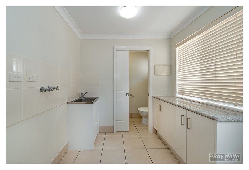 Photo - 5/200 Denham Street, Allenstown QLD 4700 - Image 5