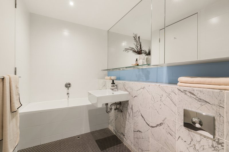 Photo - 5203/8 Alexandra Drive, Camperdown NSW 2050 - Image 7