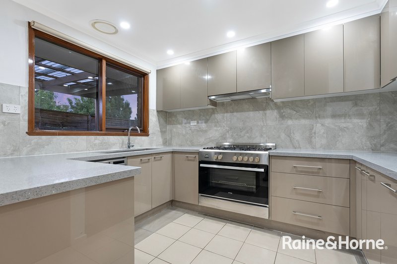 Photo - 5/21 Lyall Street, Cranbourne VIC 3977 - Image 4