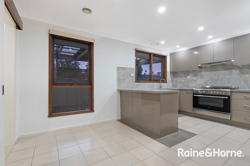 Photo - 5/21 Lyall Street, Cranbourne VIC 3977 - Image 5