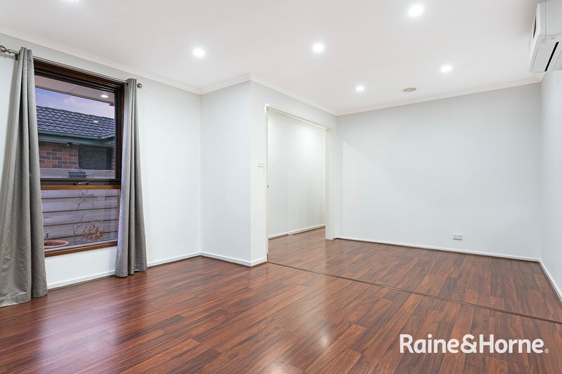 Photo - 5/21 Lyall Street, Cranbourne VIC 3977 - Image 8