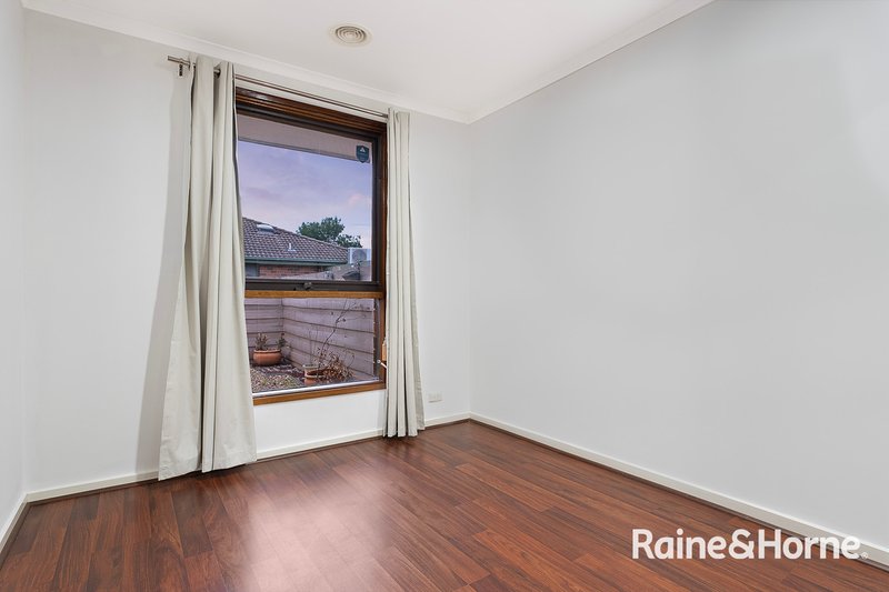 Photo - 5/21 Lyall Street, Cranbourne VIC 3977 - Image 10