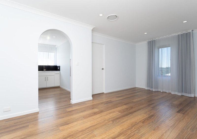 Photo - 5/21 St Leonards Street, Coorparoo QLD 4151 - Image 2