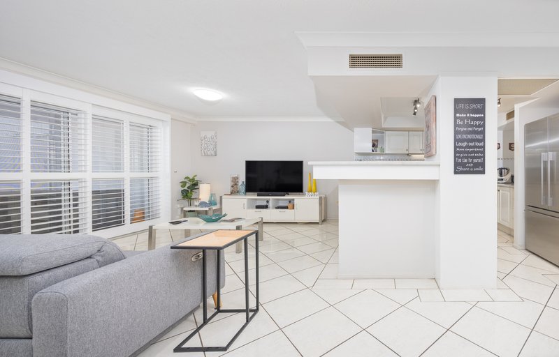 Photo - 52/100 Morala Avenue, Runaway Bay QLD 4216 - Image 5